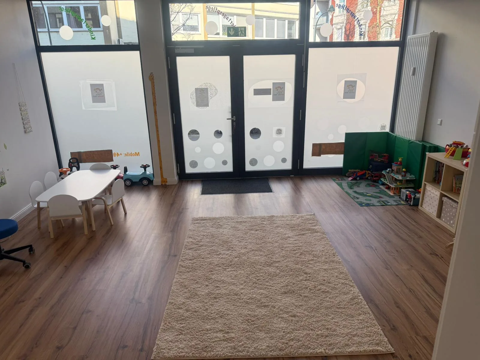 Helle Räumlichkeiten der Tagesmutter in Düsseldorf